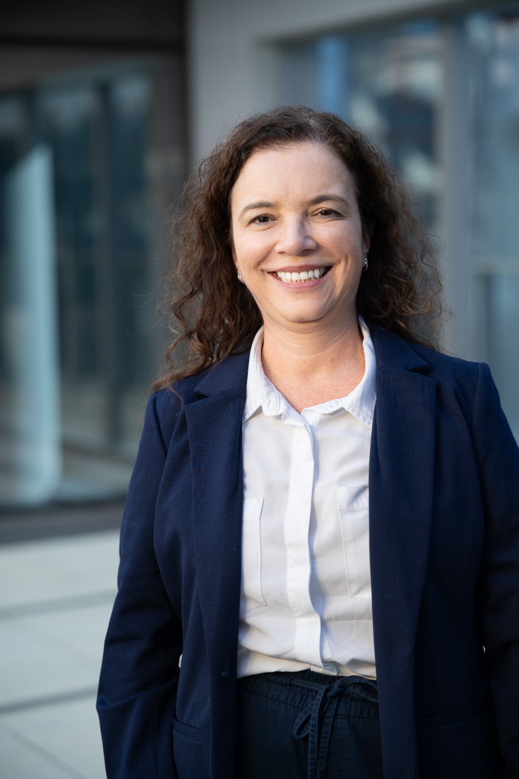 Maria Elena Roman — Diretora Administrativa